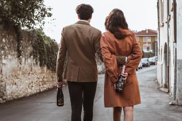 Couple walking with Siresol wine in hands