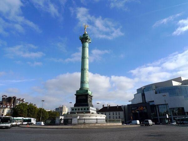 Groupe F at Place de la Bastille